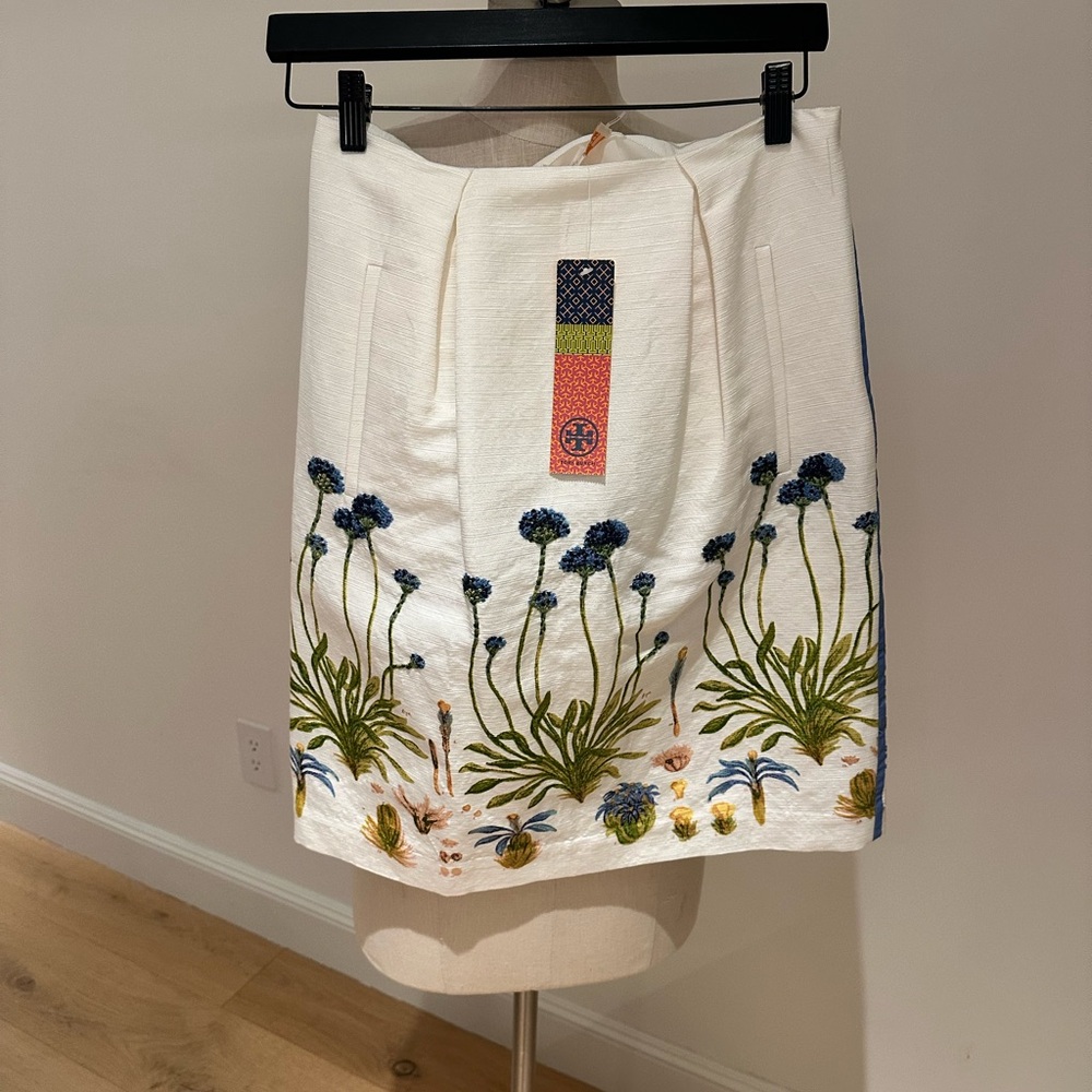 Tory Burch - NWT - Floral Embroidered Skirt - Size 2